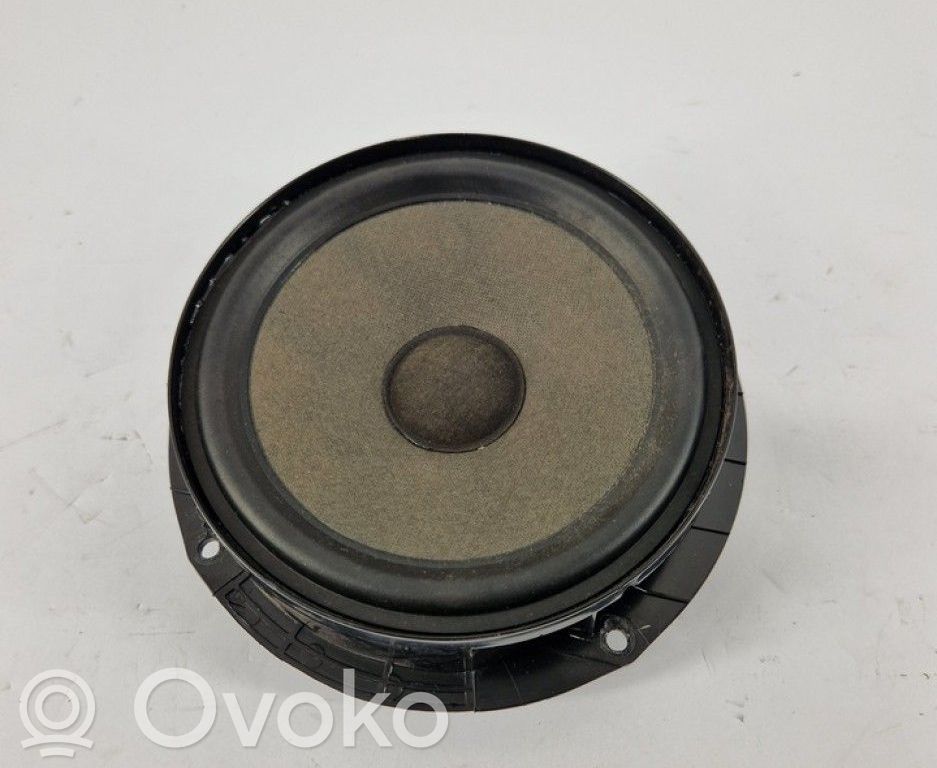 Etuoven kaiutin