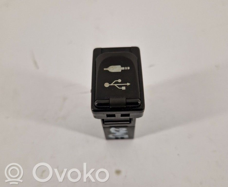 Toyota RAV 4 (XA40) Câble adaptateur AUX