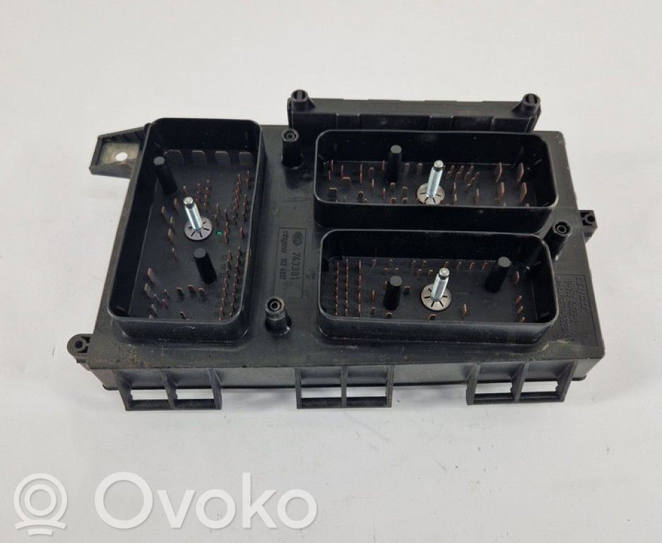 Opel Zafira B Módulo de fusible 