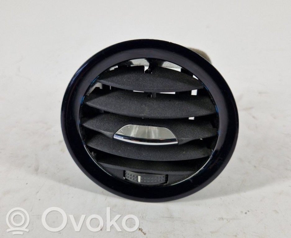 Opel Corsa D Dysze / Kratki środkowego nawiewu deski rozdzielczej 