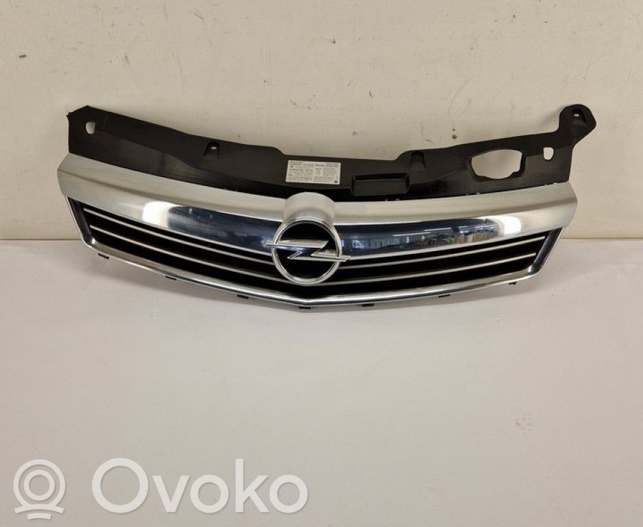 Opel Astra H Etusäleikkö 