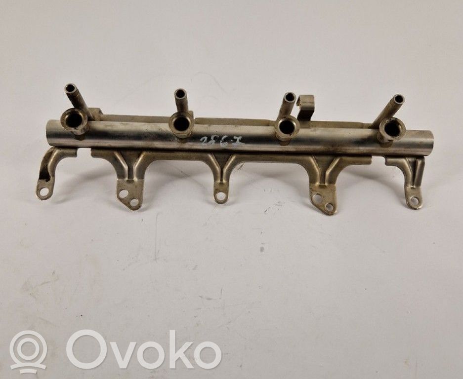 Audi A4 S4 B8 8K Linea principale tubo carburante 