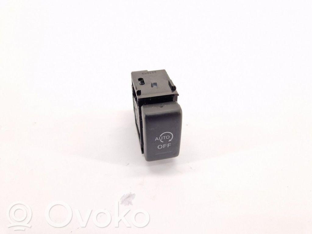 Nissan Qashqai Moottorin start-stop-painike/kytkin