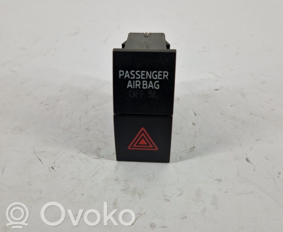 Skoda Rapid (NH) Schalter Warnblinkanlage 
