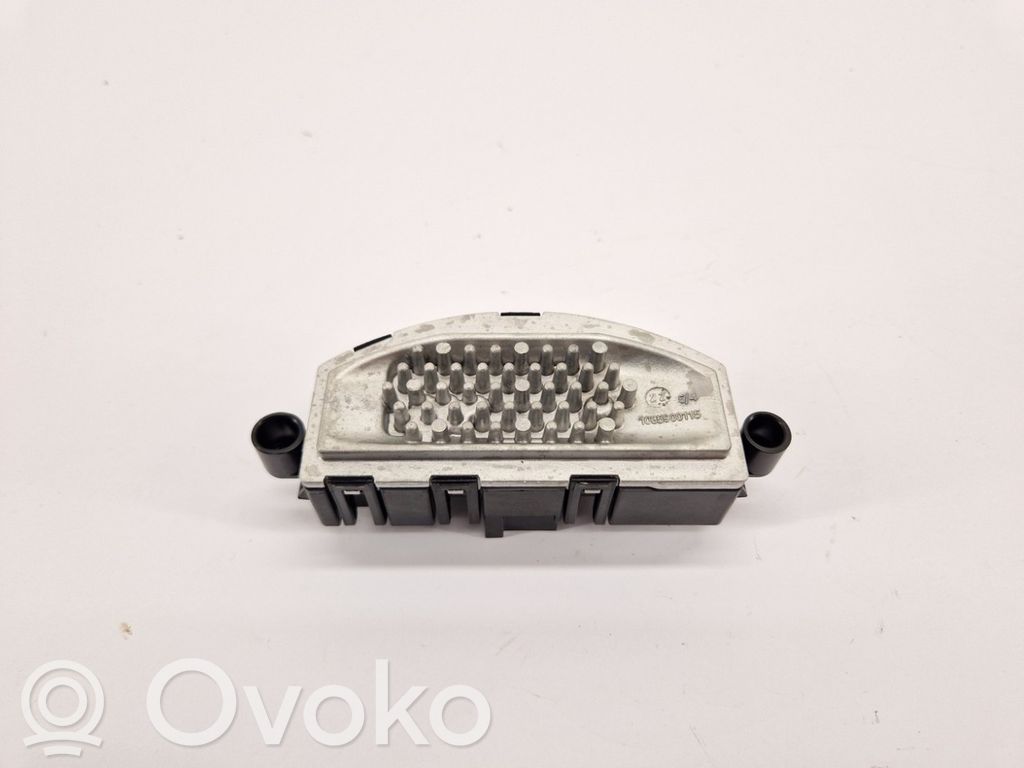 Volkswagen PASSAT B8 Salono pečiuko ventiliatoriaus rėlė 