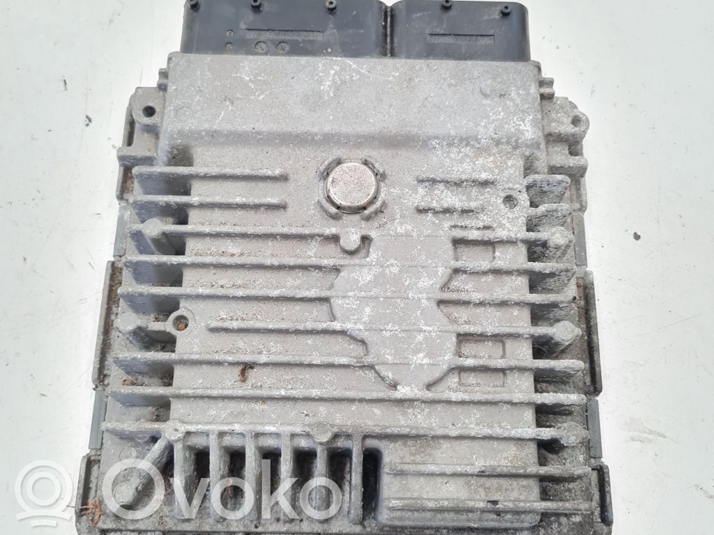 Volkswagen Golf VI Engine control unit/module 
