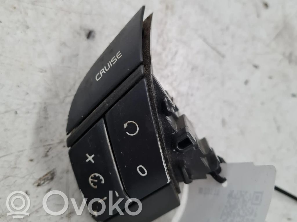 Volvo S60 Steering wheel buttons/switches 