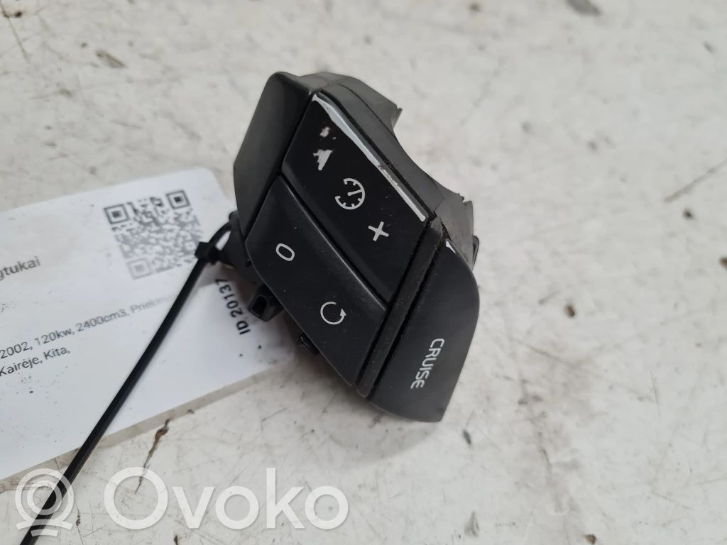 Volvo S60 Steering wheel buttons/switches 