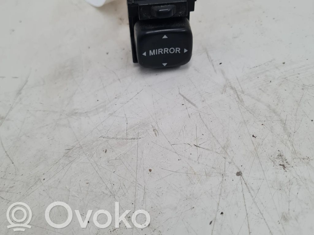 Toyota Yaris Wing mirror switch 