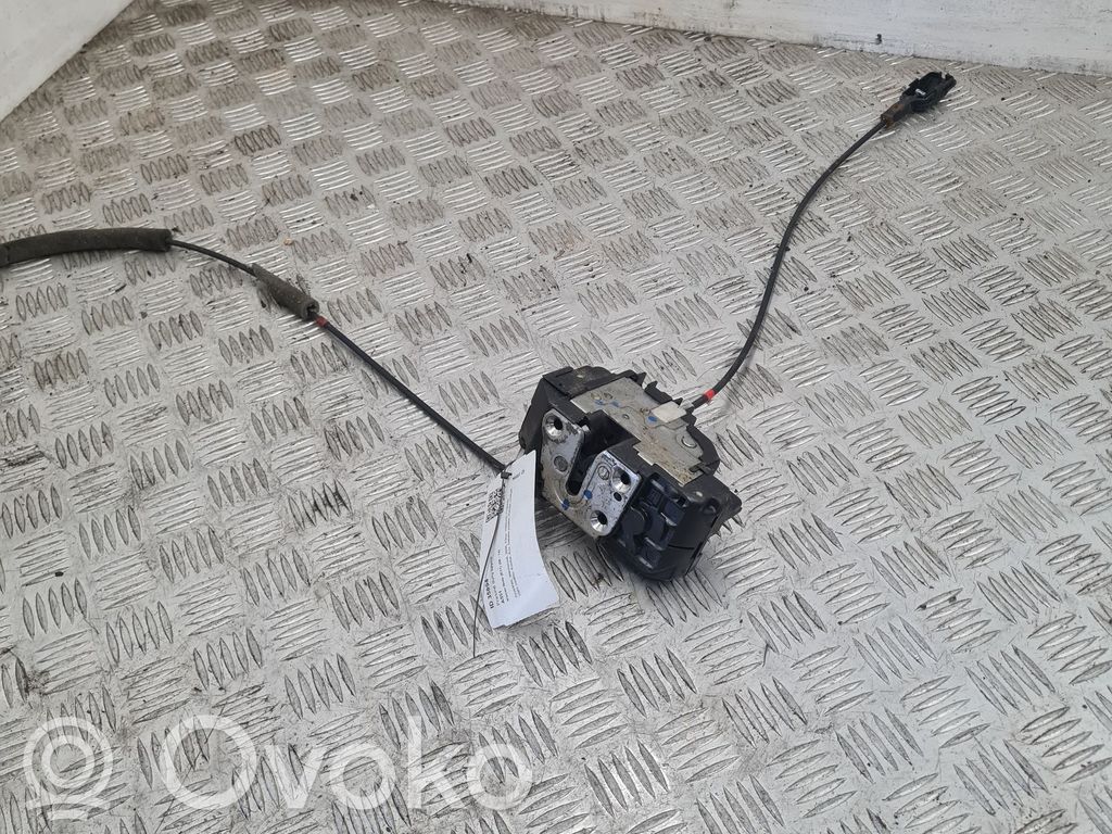 Nissan Note (E11) Priekšpusē slēdzene 