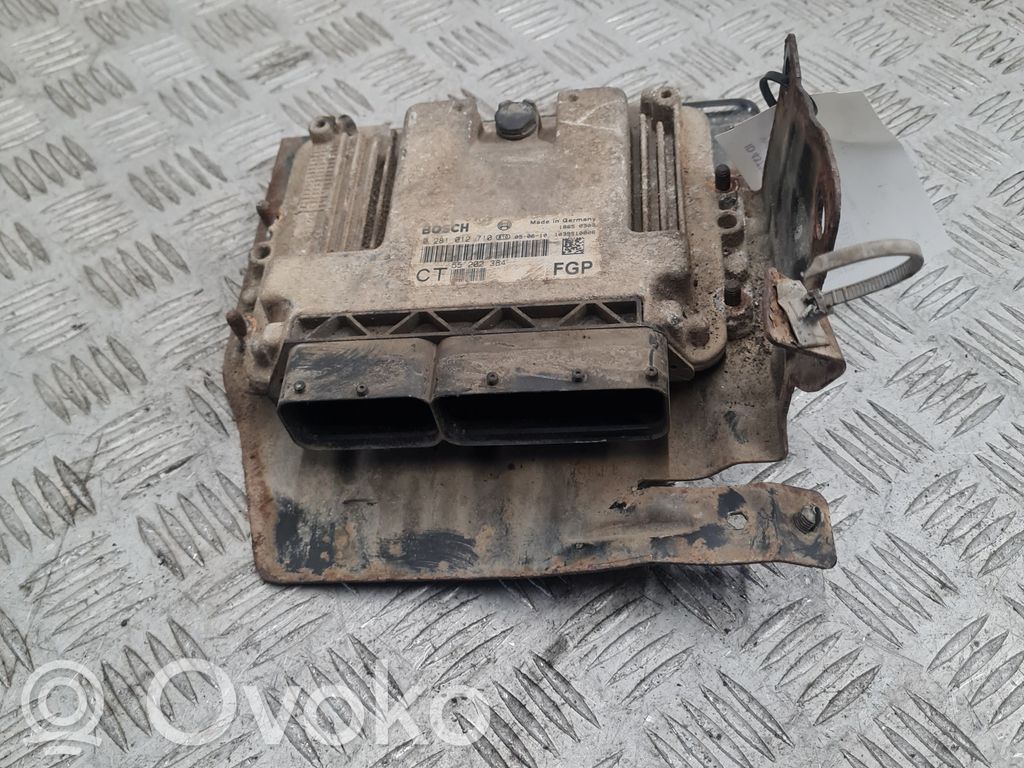 Opel Zafira B Engine control unit/module 