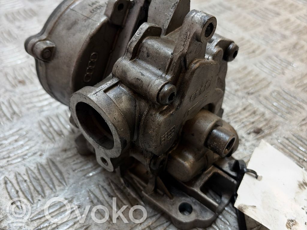 Audi Q7 4M Oil pump 