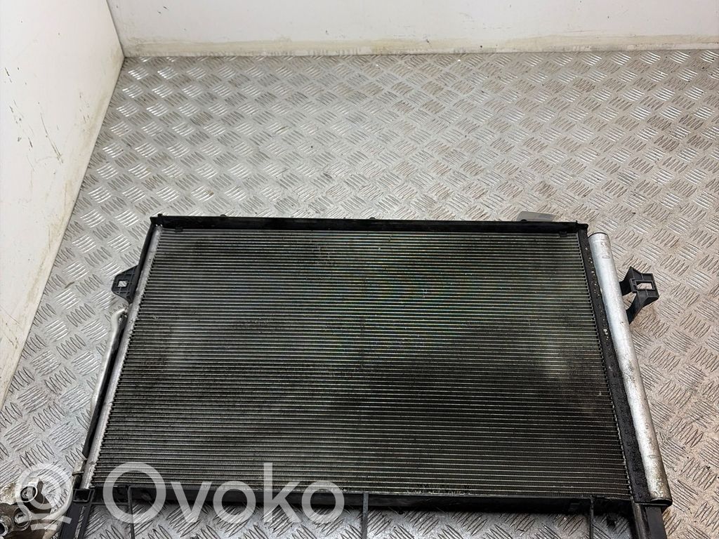 Volkswagen Touareg II Pas przedni 