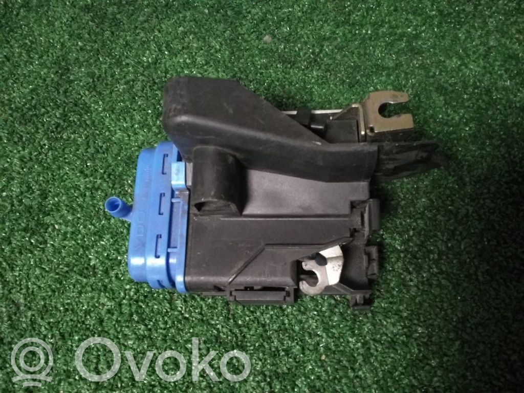 Audi A6 S6 C4 4A Takaoven lukko 
