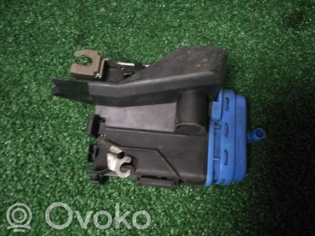 Audi A6 S6 C4 4A Takaoven lukko 