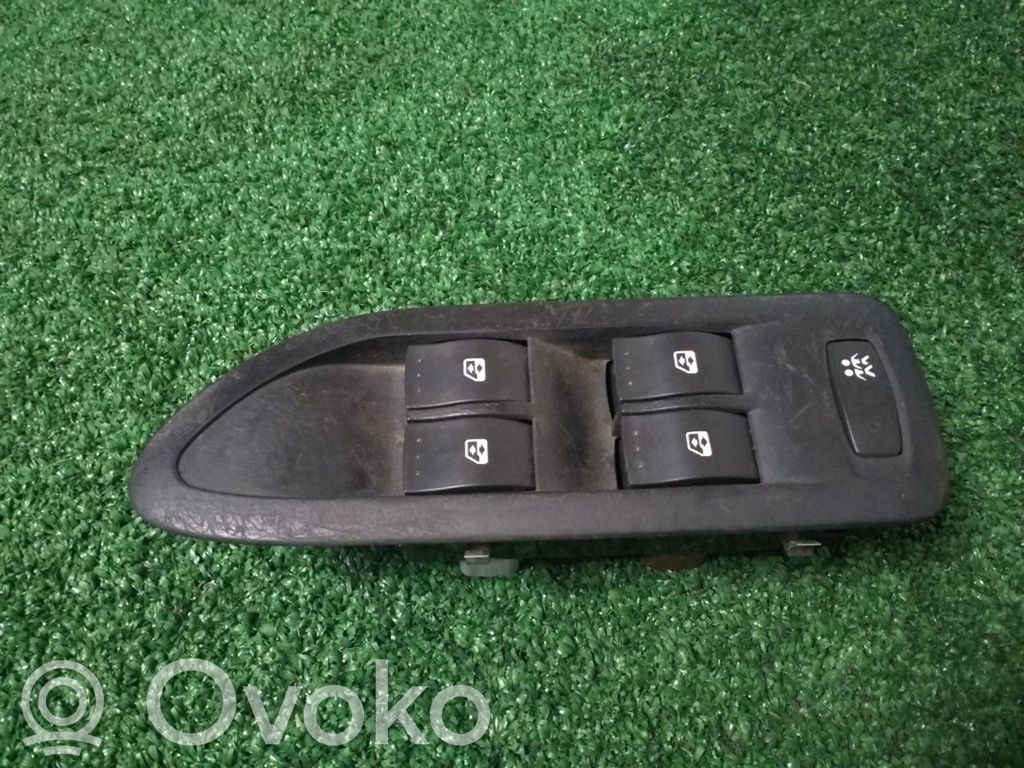 Renault Megane I Electric window control switch 