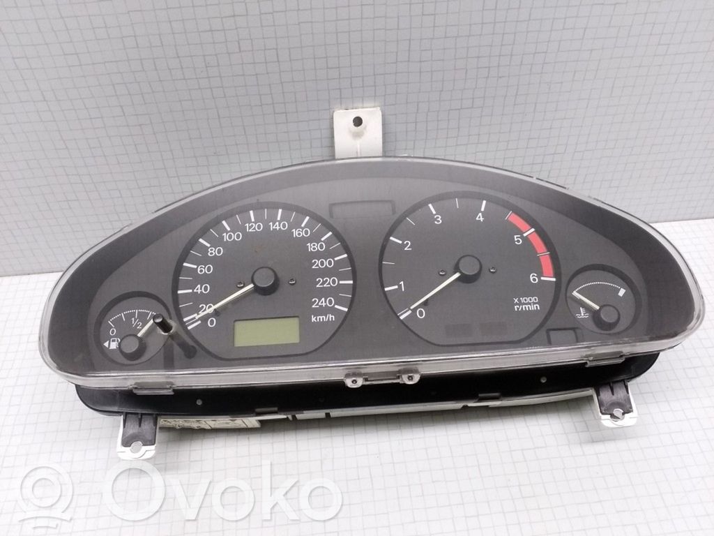 Mitsubishi Carisma Speedometer (instrument cluster) 