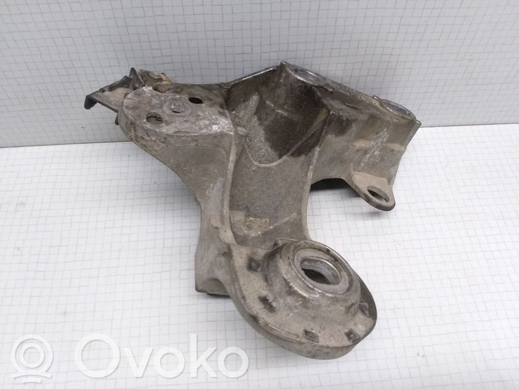 Volkswagen PASSAT B5.5 Engine mounting bracket 
