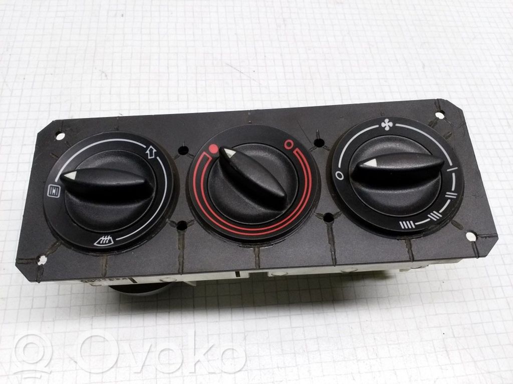 Audi A4 S4 B5 8D Climate control unit 