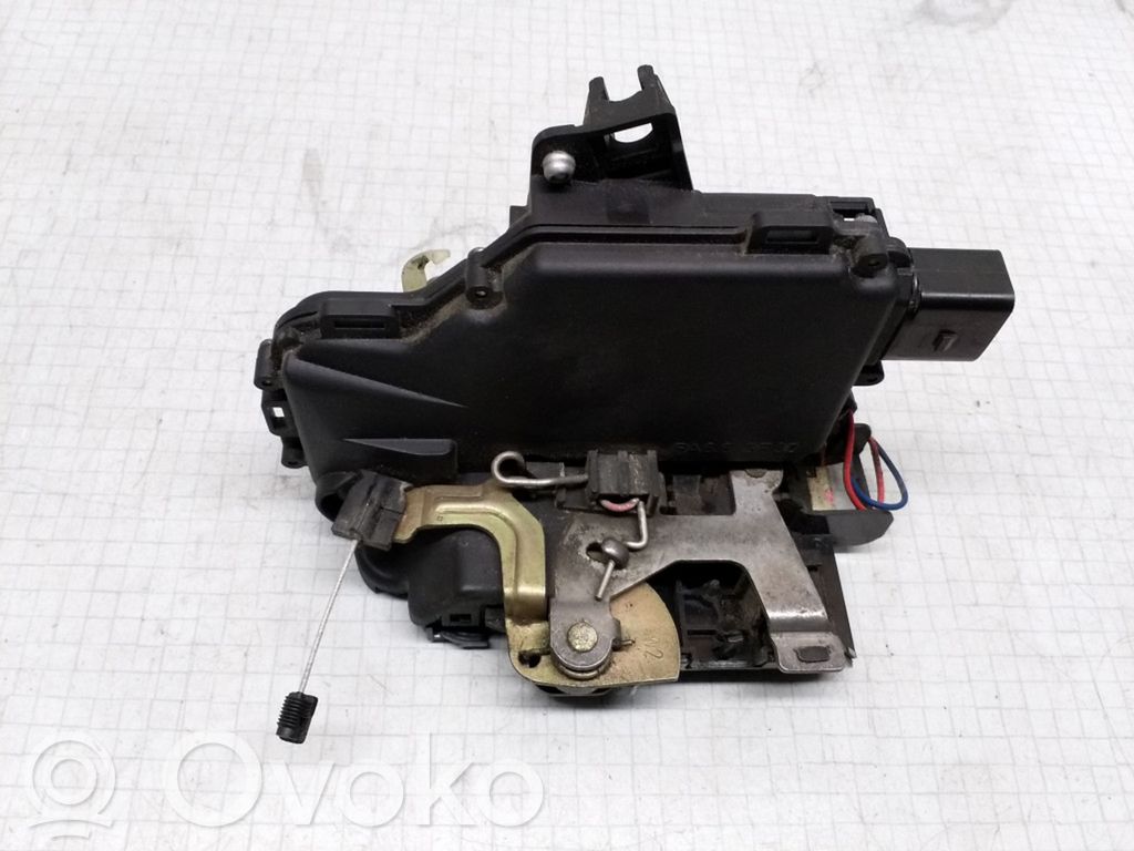 Volkswagen Golf IV Etuoven lukko 
