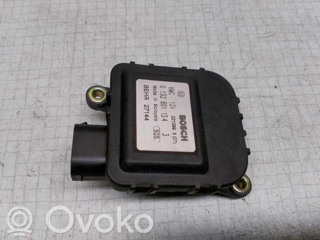 Opel Zafira A Tuloilmaventtiilin käyttömoottori 