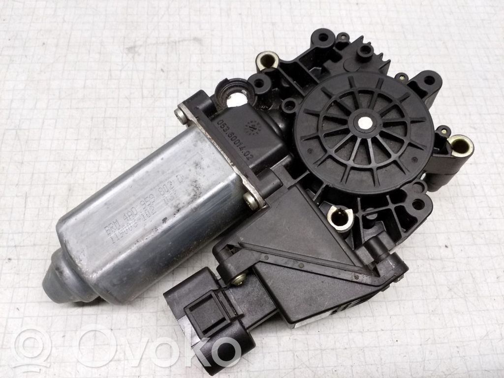 Audi A6 S6 C4 4A Front door window regulator motor 