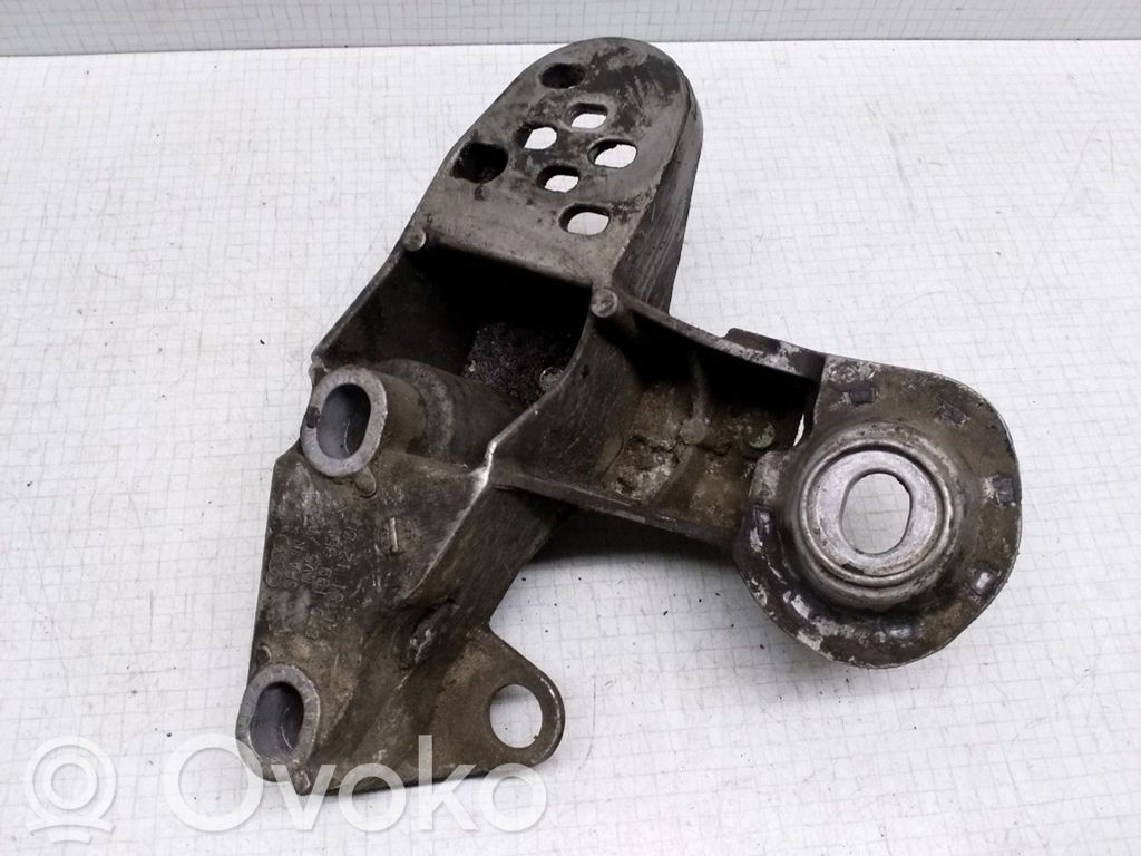 Volkswagen PASSAT B5.5 Engine mounting bracket 