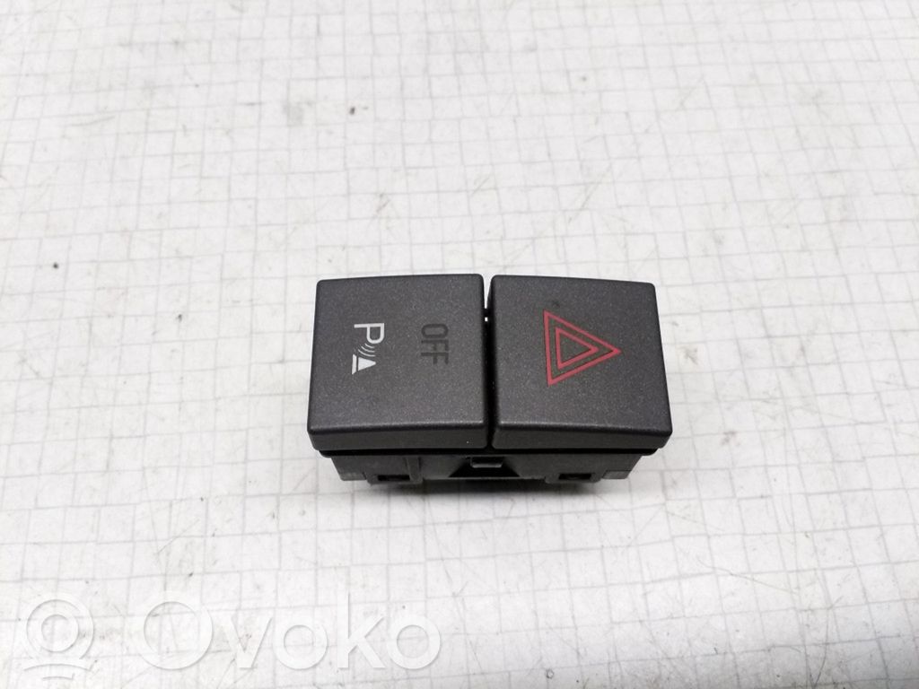 Ford Focus C-MAX Hazard light switch 