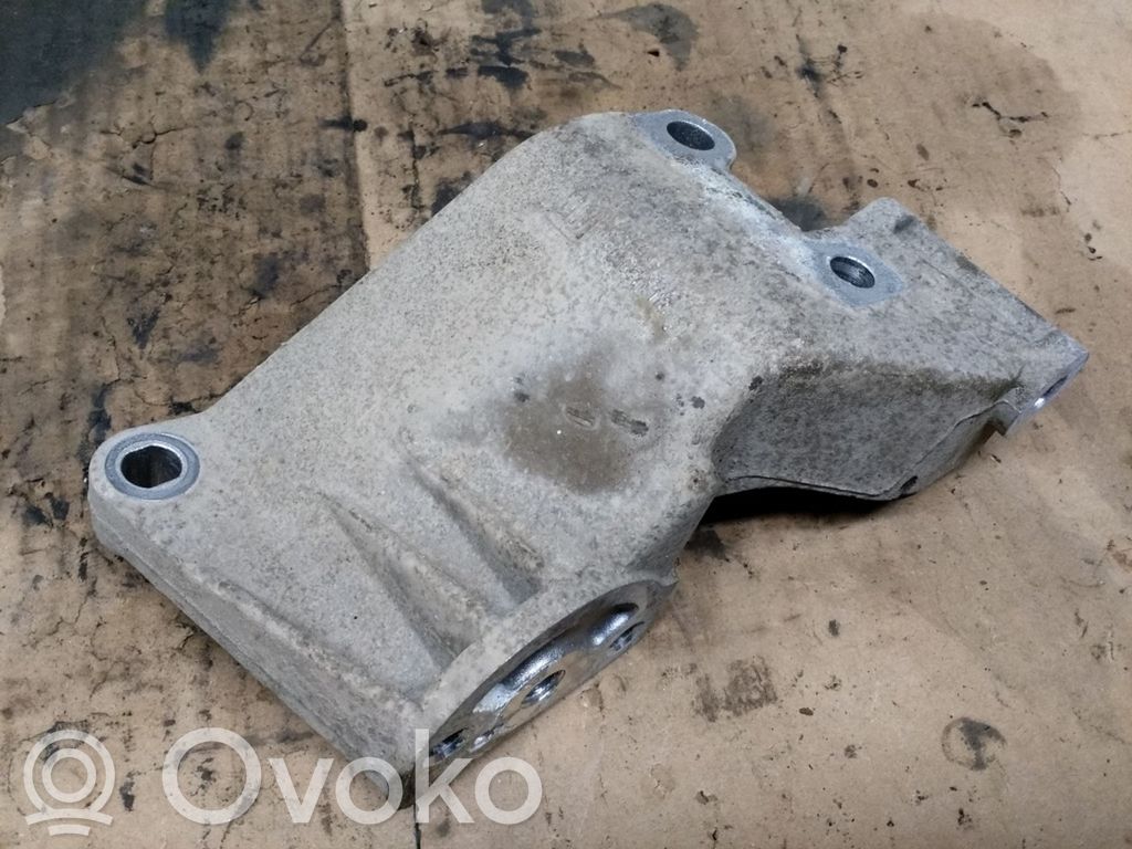 Opel Meriva A Generatoriaus kronšteinas 
