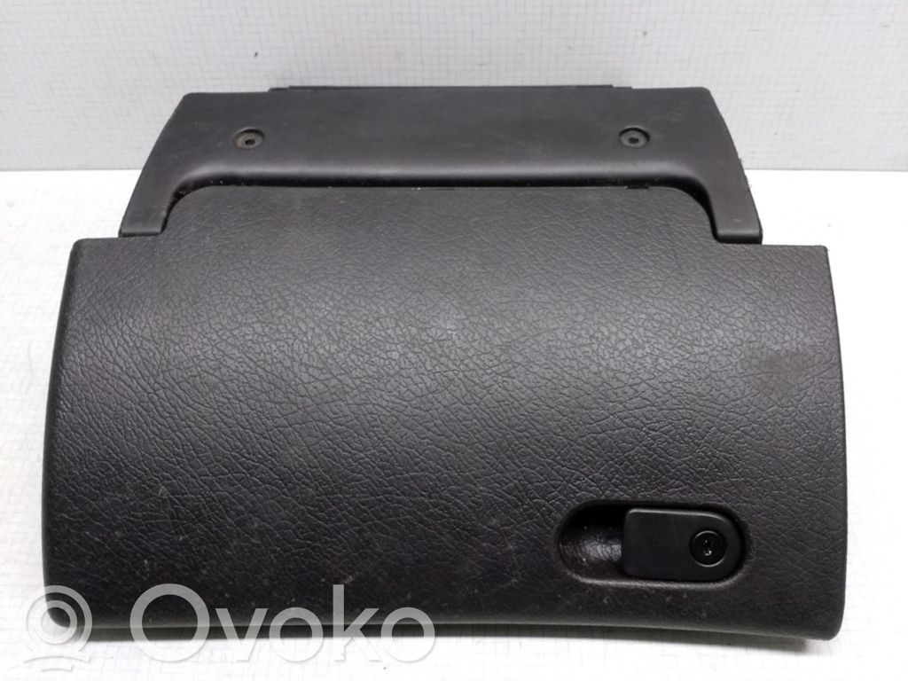 Opel Vectra B Daiktadėžės (bordačioko) komplektas 