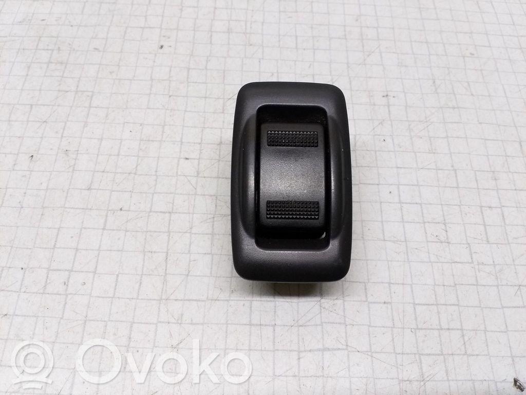 Electric window control switch   C8HD9565