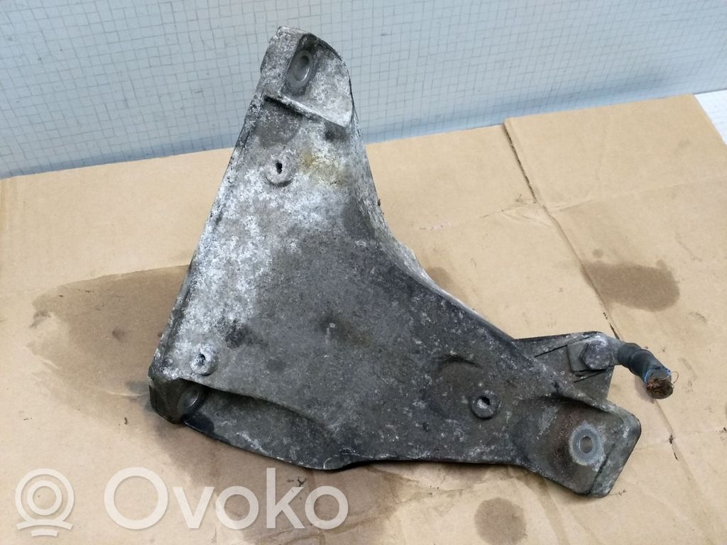 Volkswagen PASSAT B5.5 Engine mounting bracket 