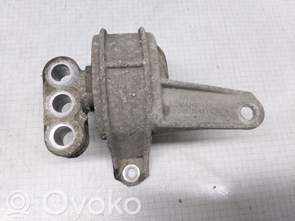 Opel Astra G Engine mount bracket 