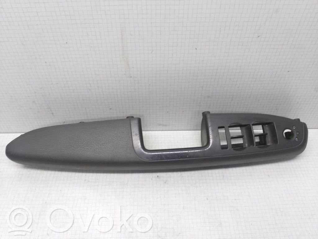 Audi A4 S4 B7 8E 8H Front door interior handle trim 