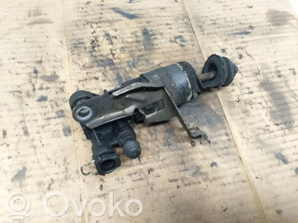 Audi A4 S4 B7 8E 8H Kytkimen apusylinteri 
