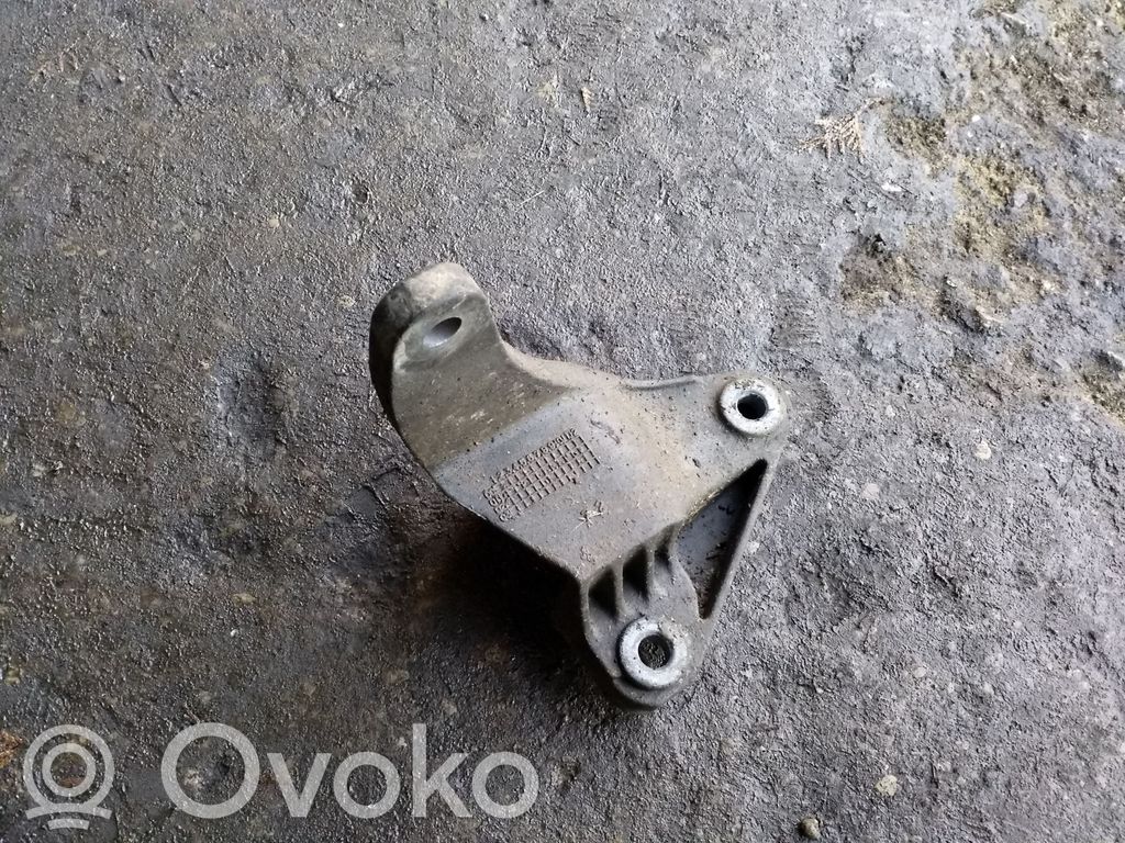 Ford Mondeo Mk III Engine mounting bracket 