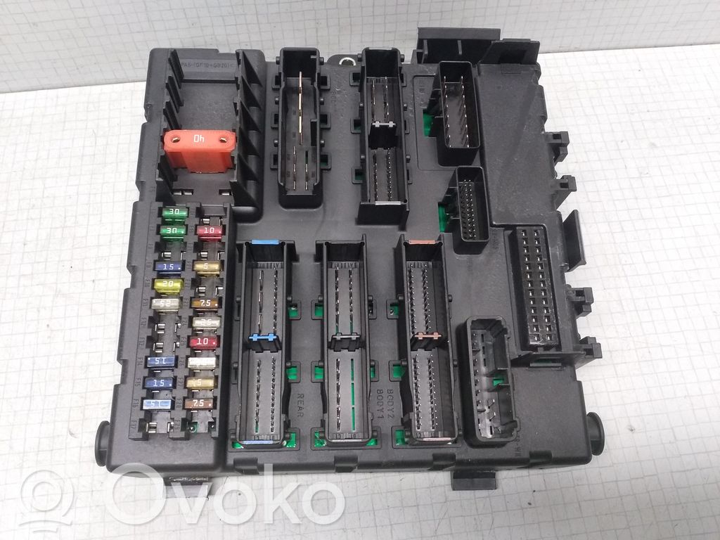 Opel Vectra C Ramka / Moduł bezpieczników 