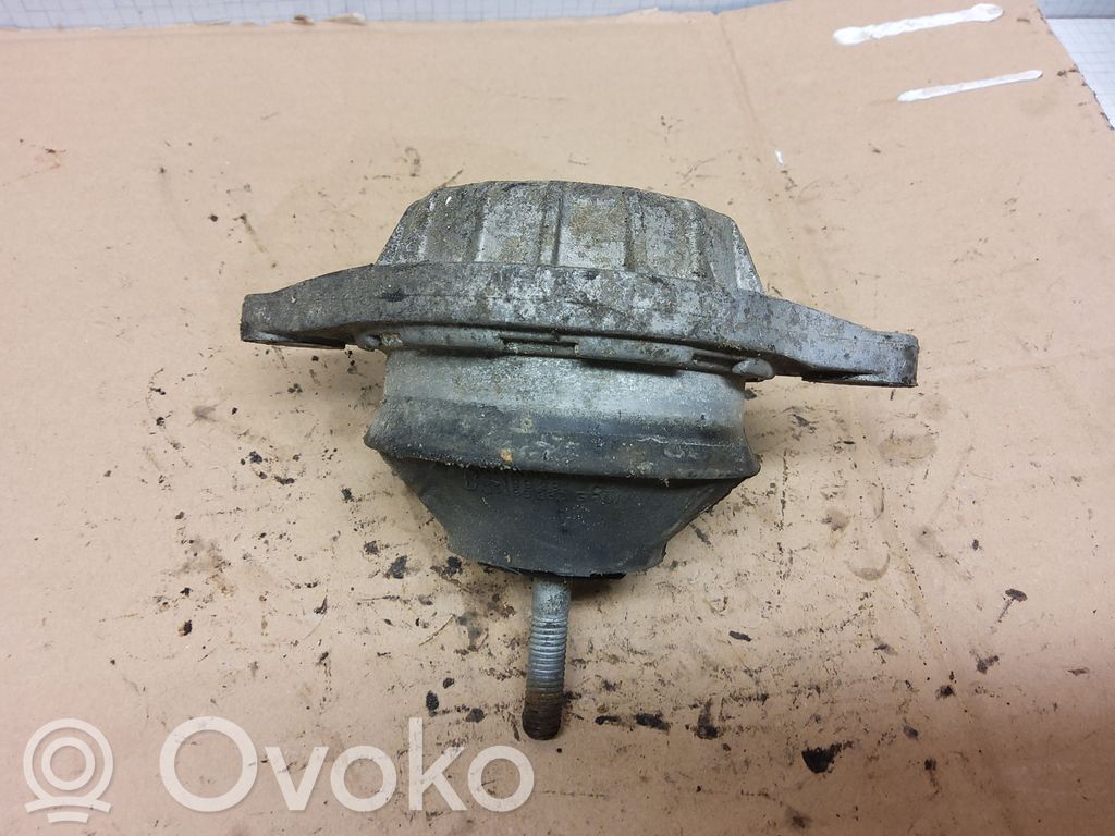 Audi 100 S4 C4 Engine mount bracket 