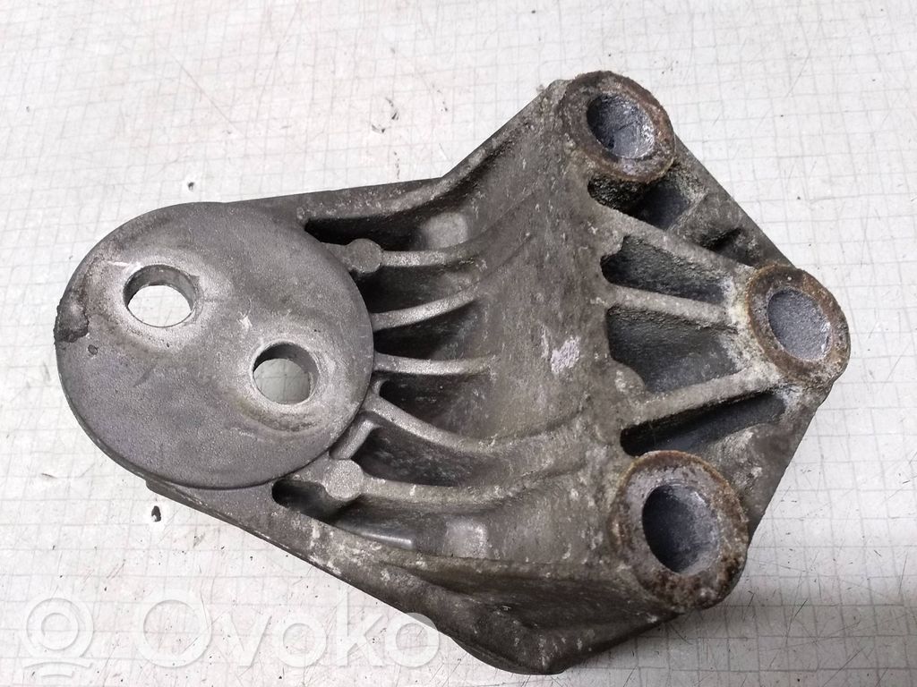 Opel Vectra B Engine mounting bracket 