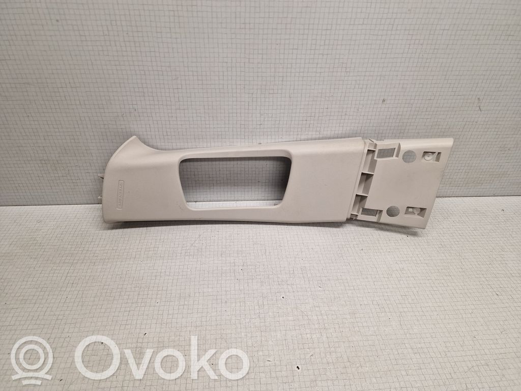 Subaru Outback Pilar (B) (superior) 