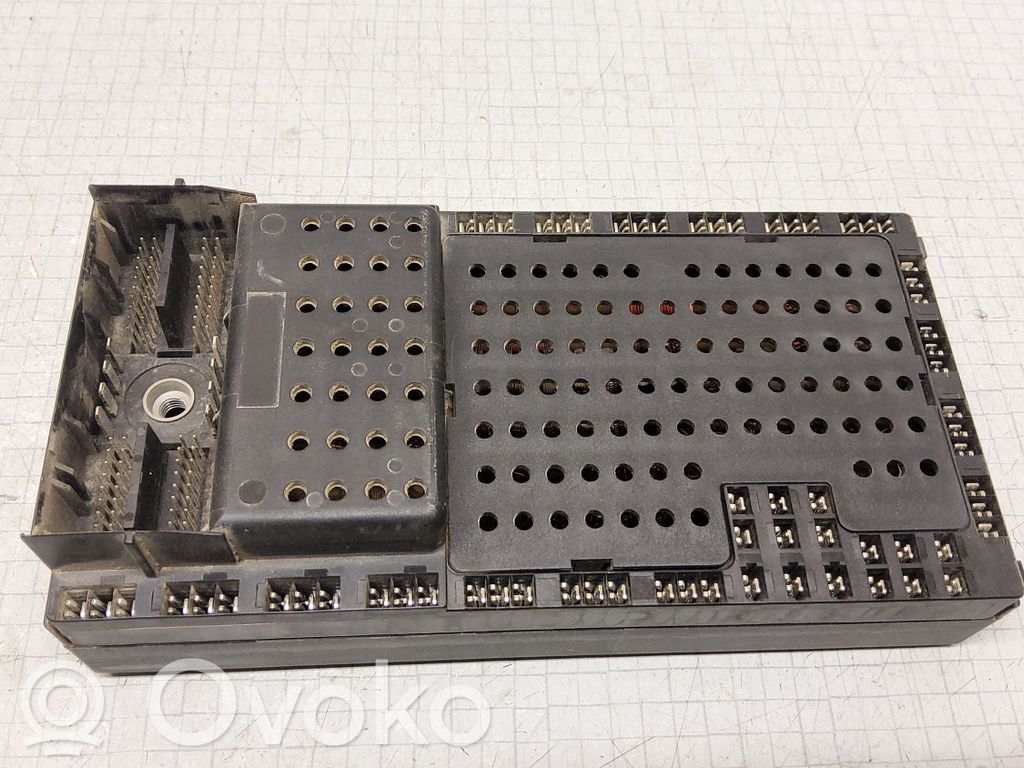 Volvo V70 Ramka / Moduł bezpieczników 
