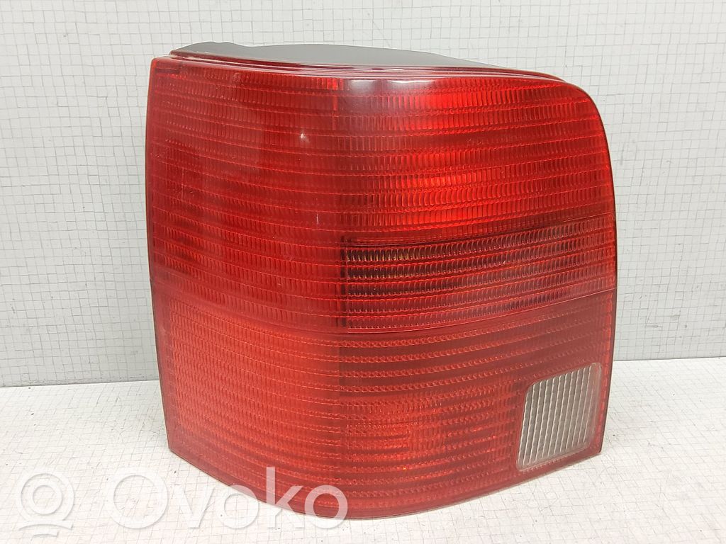 Volkswagen PASSAT B5 Lampa tylna 