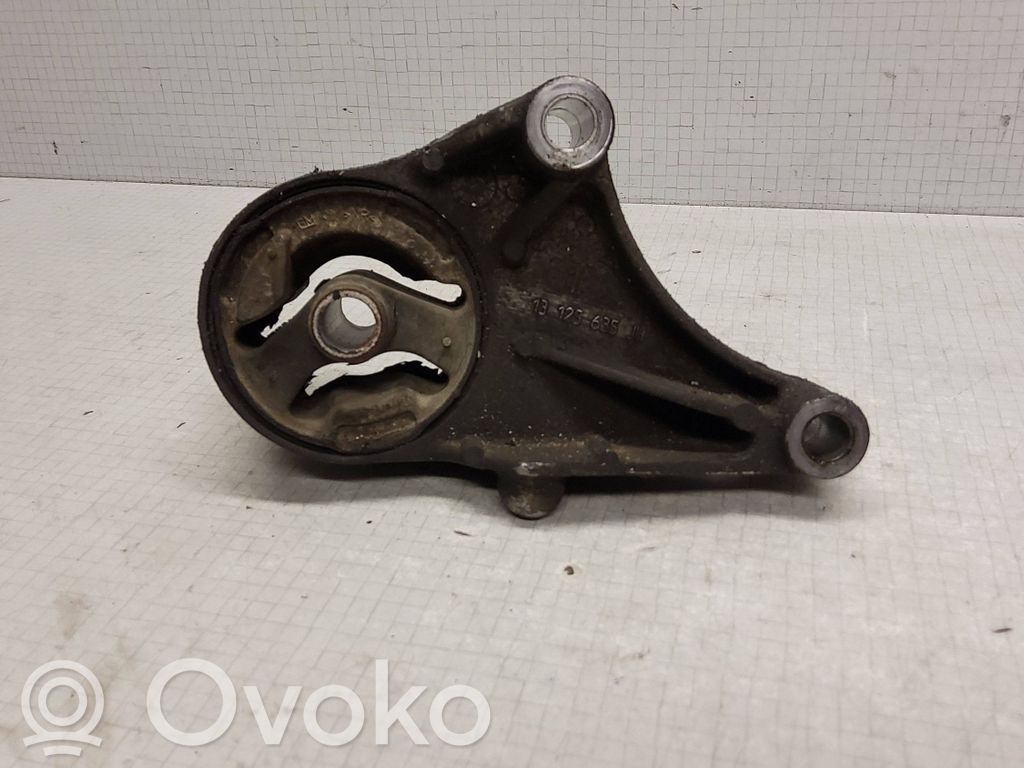 Opel Zafira B Engine mount bracket 