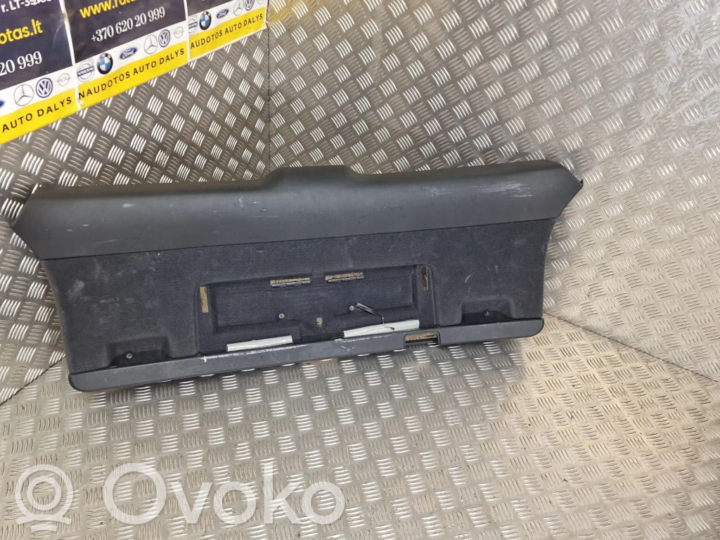 Audi A4 S4 B6 8E 8H Moldura de la puerta trasera 
