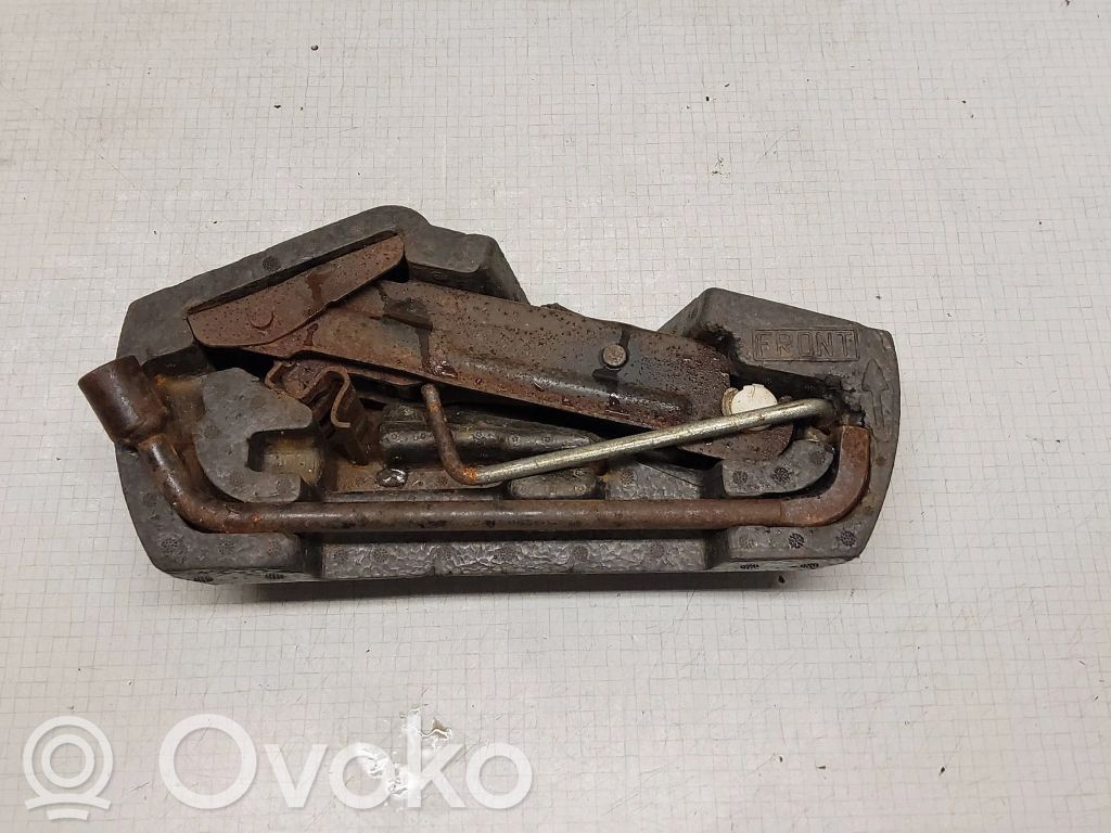 Toyota Aygo AB10 Tool set 