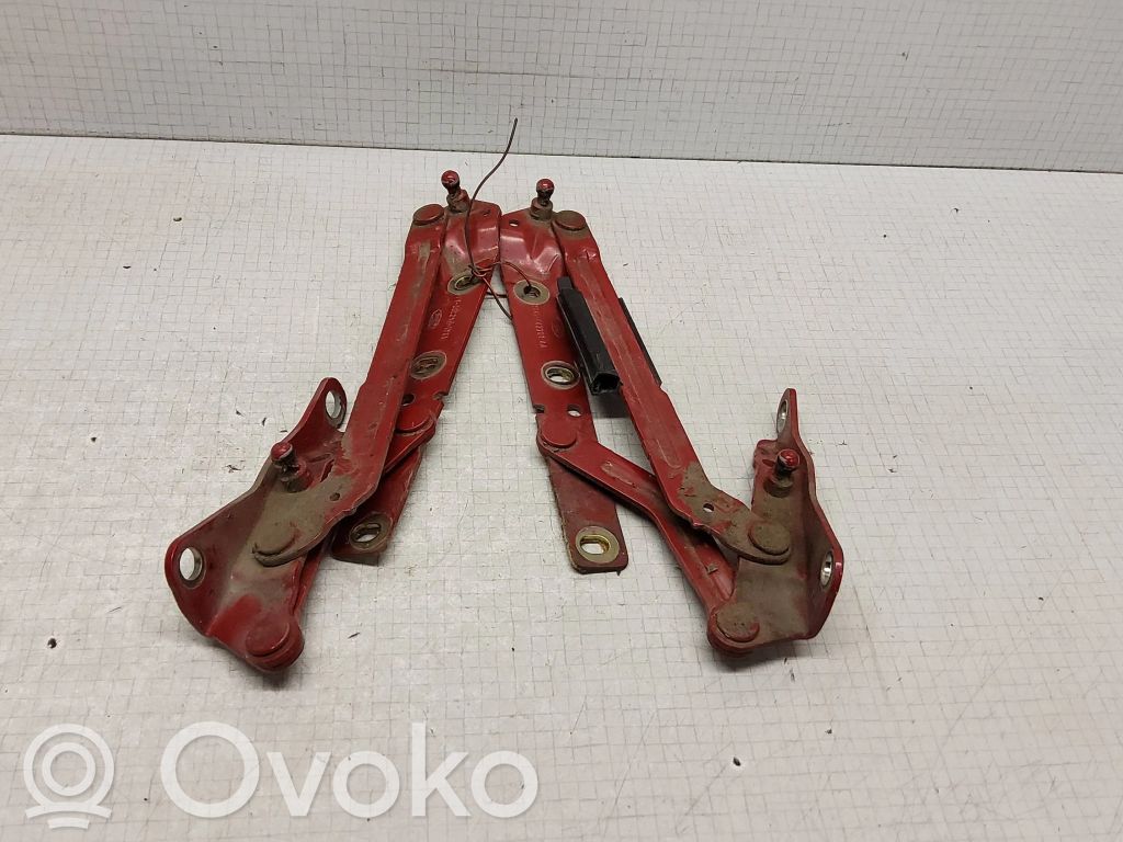 Ford Focus Tailgate/trunk/boot hinge 