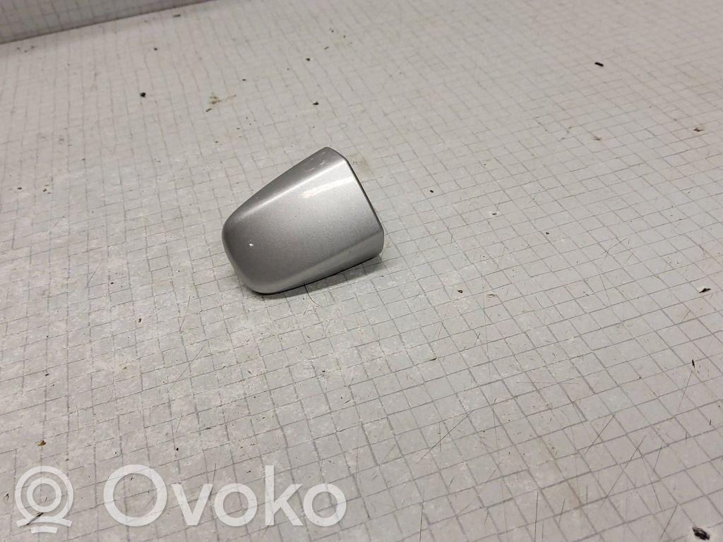Toyota Verso Aizmugurē durvju roktura vāciņš 