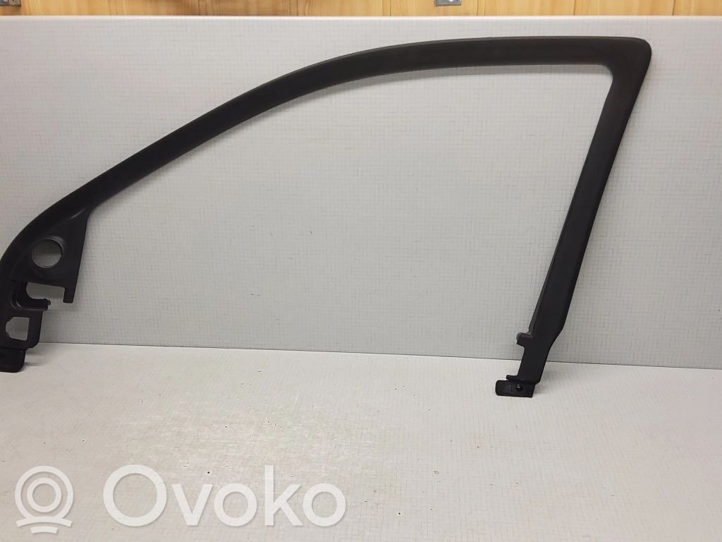 Jeep Grand Cherokee Listwa / Uszczelka szyby drzwi przednich 