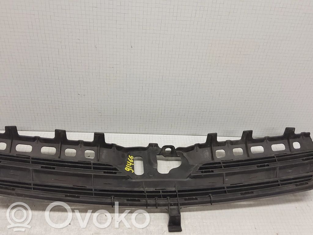 Toyota Corolla E120 E130 Etupuskurin ylempi jäähdytinsäleikkö 