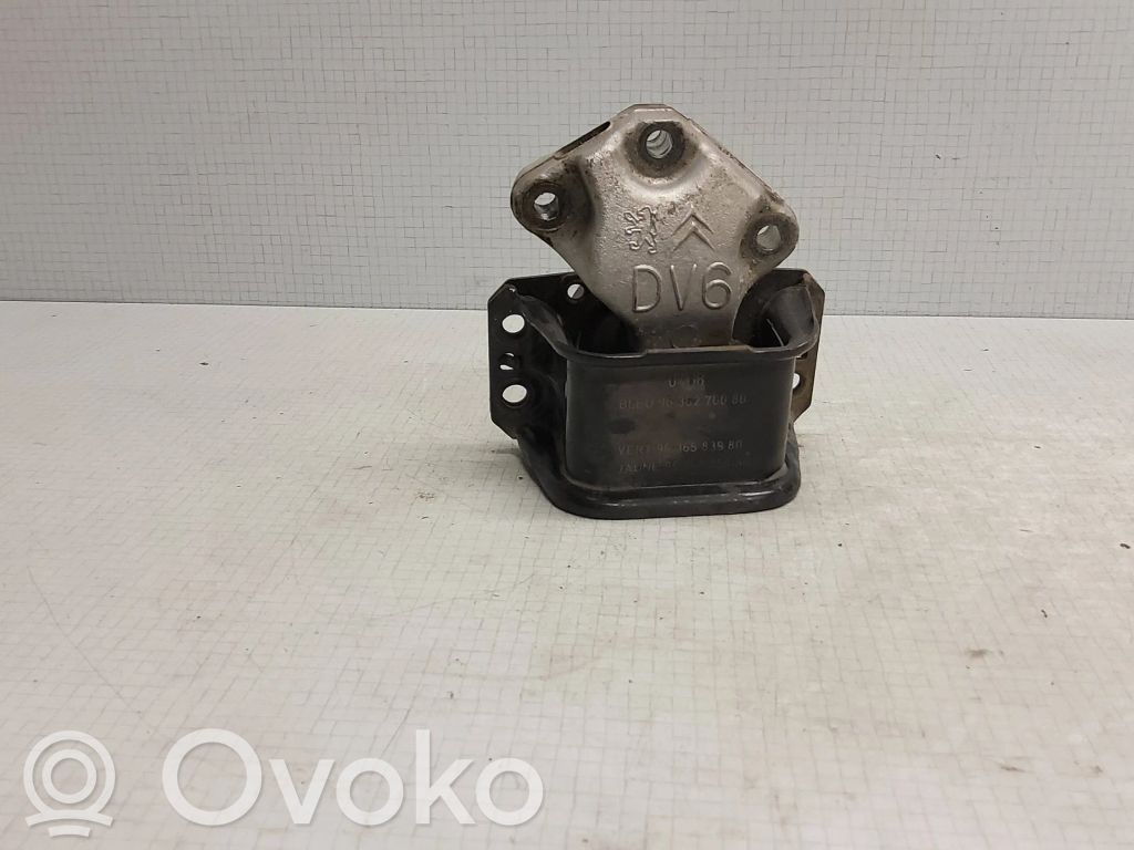 Peugeot 307 Engine mount bracket 